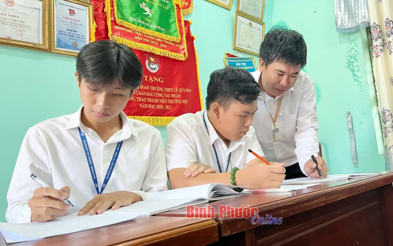 Tay trái “trồng người”