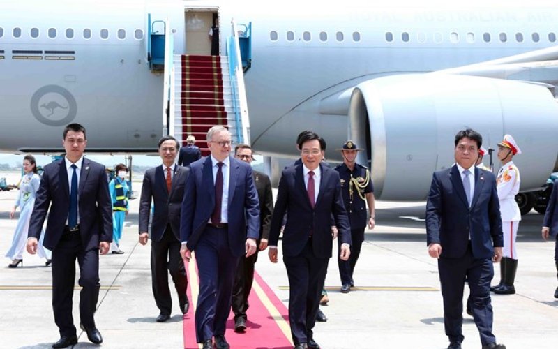 Thủ tướng Australia đến Hà Nội, bắt đầu thăm chính thức Việt Nam