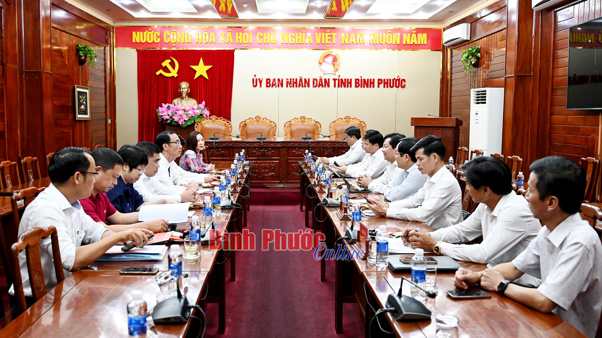 Tạp chí Diễn đàn Doanh nghiệp chào xã giao lãnh đạo tỉnh Bình Phước