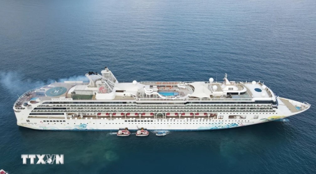 Hơn 2.000 khách quốc tế trên tàu biển Resorts World One trải nghiệm Côn Đảo