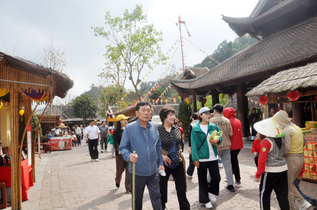 Khai thác các giá trị văn hóa - du lịch của Yên Tử