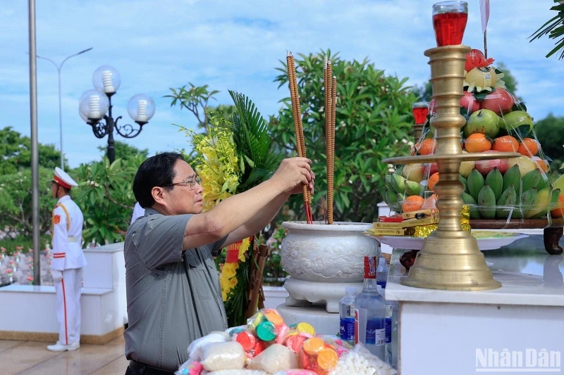 Thủ tướng Phạm Minh Chính dâng hương tưởng niệm Đại tướng Võ Nguyên Giáp