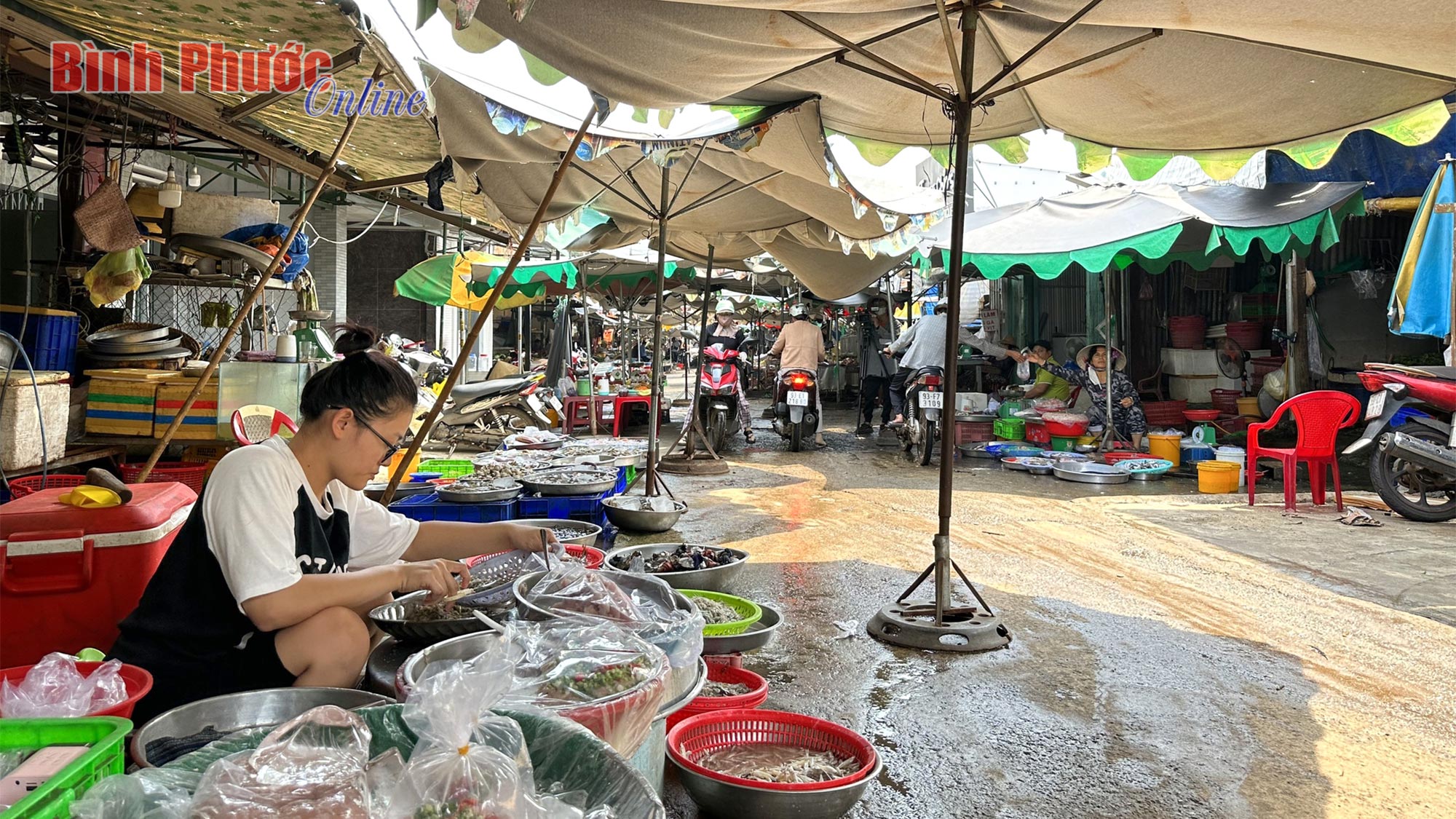 Xã hội hóa nhìn từ chợ Bình Long