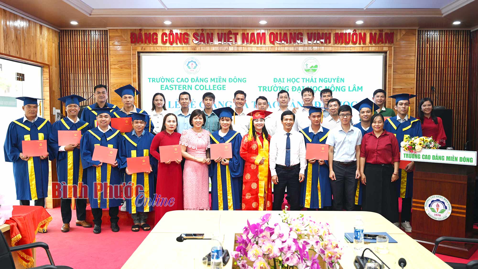 Bế giảng lớp đại học chuyên ngành khoa học cây trồng
