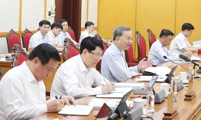 Bộ Chính trị: Các cơ quan, đơn vị cấp tỉnh, xã mới có thể hoạt động từ 1-7