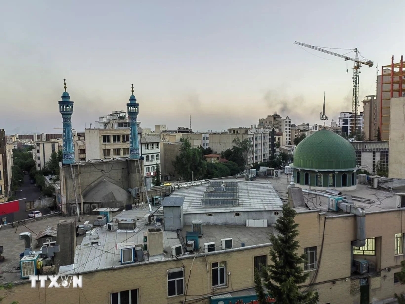 Căng thẳng Israel-Iran: Một loạt vụ nổ mạnh đã làm rung chuyển thủ đô Tehran