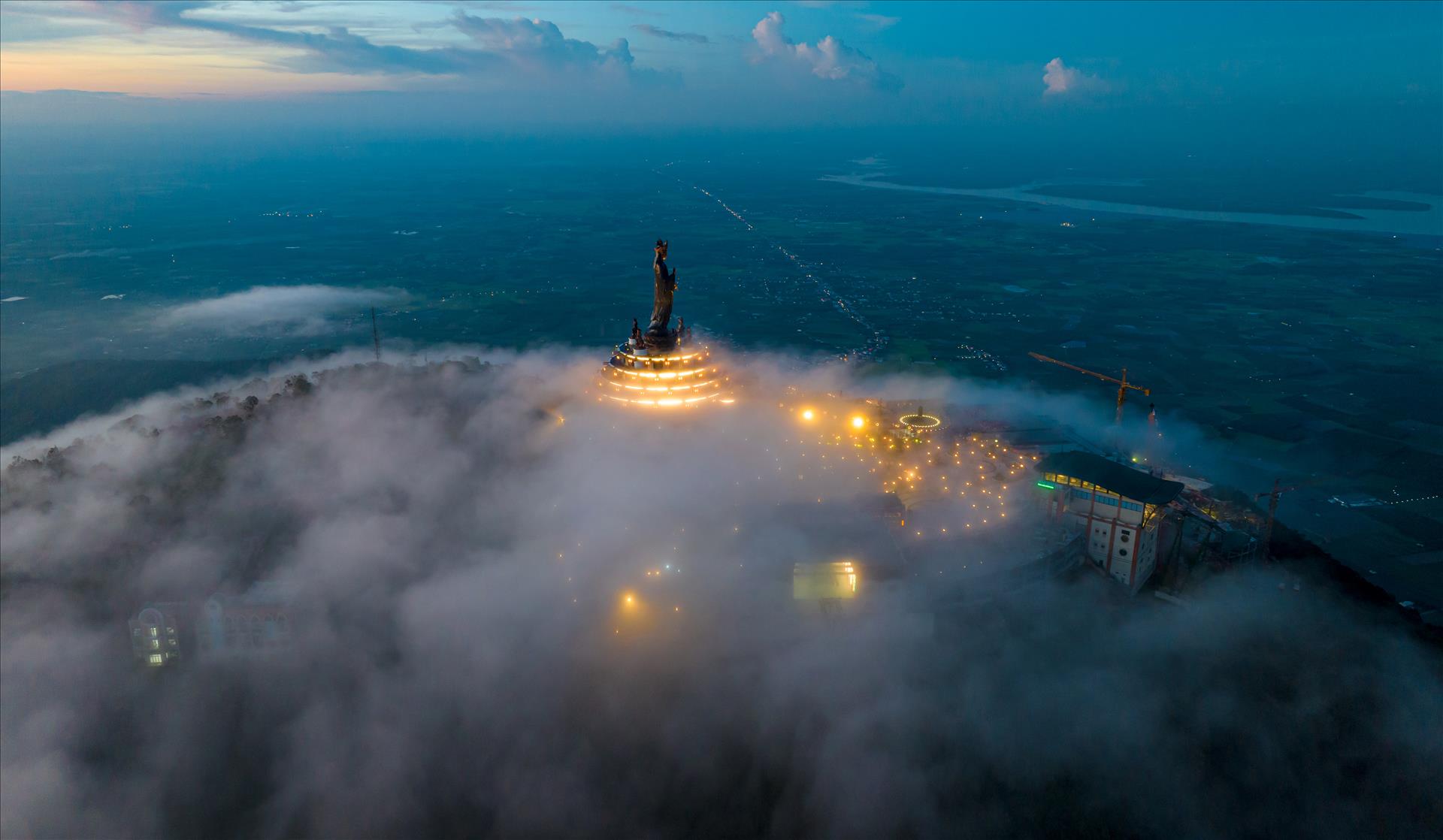 Chiêm bái Phật cảnh nơi 'Nóc nhà Đông Nam Bộ'