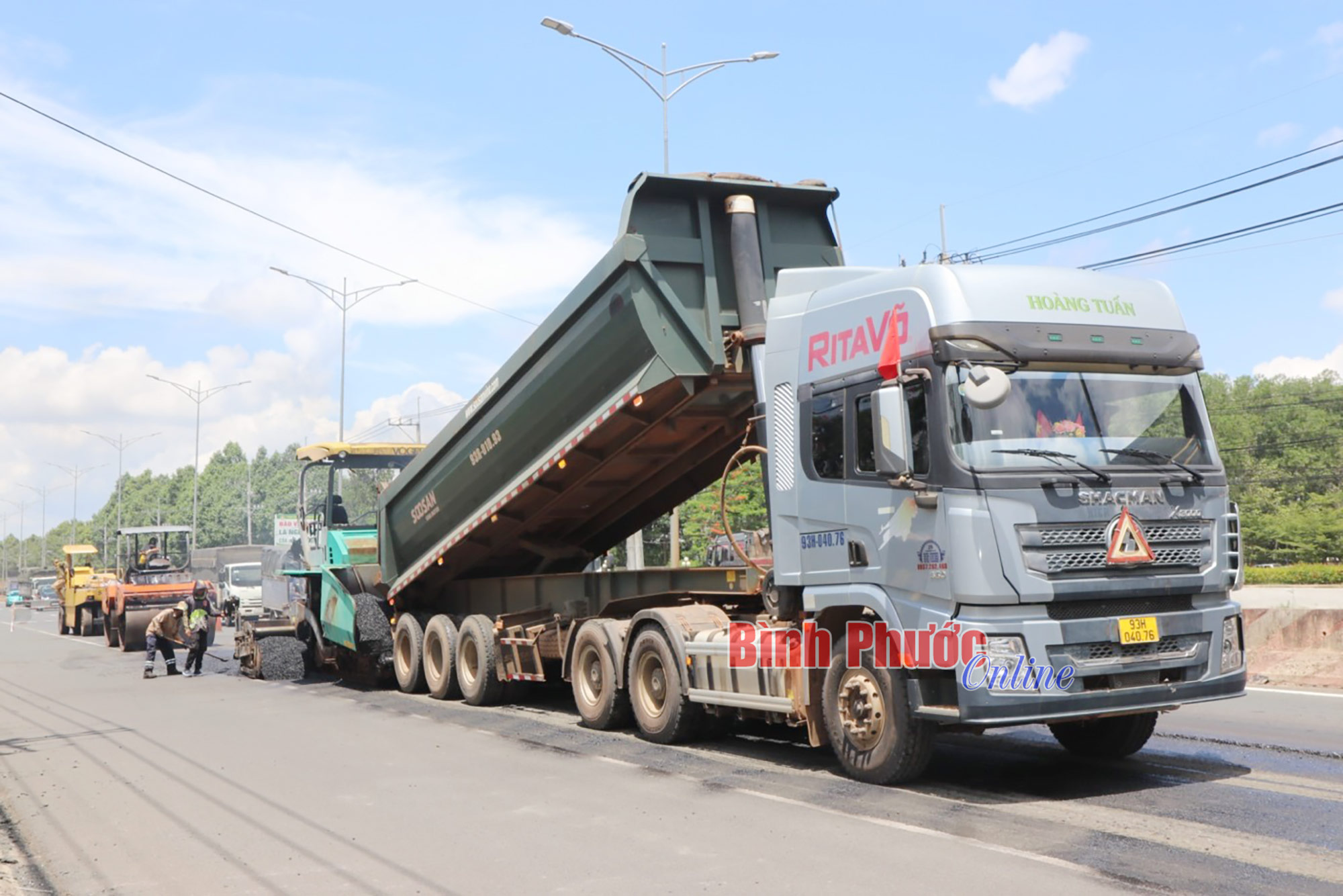 Gấp rút sửa đường, đảm bảo an toàn giao thông