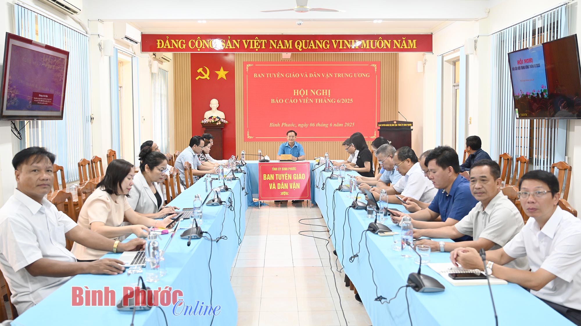 Hội nghị báo cáo viên trung ương tháng 6