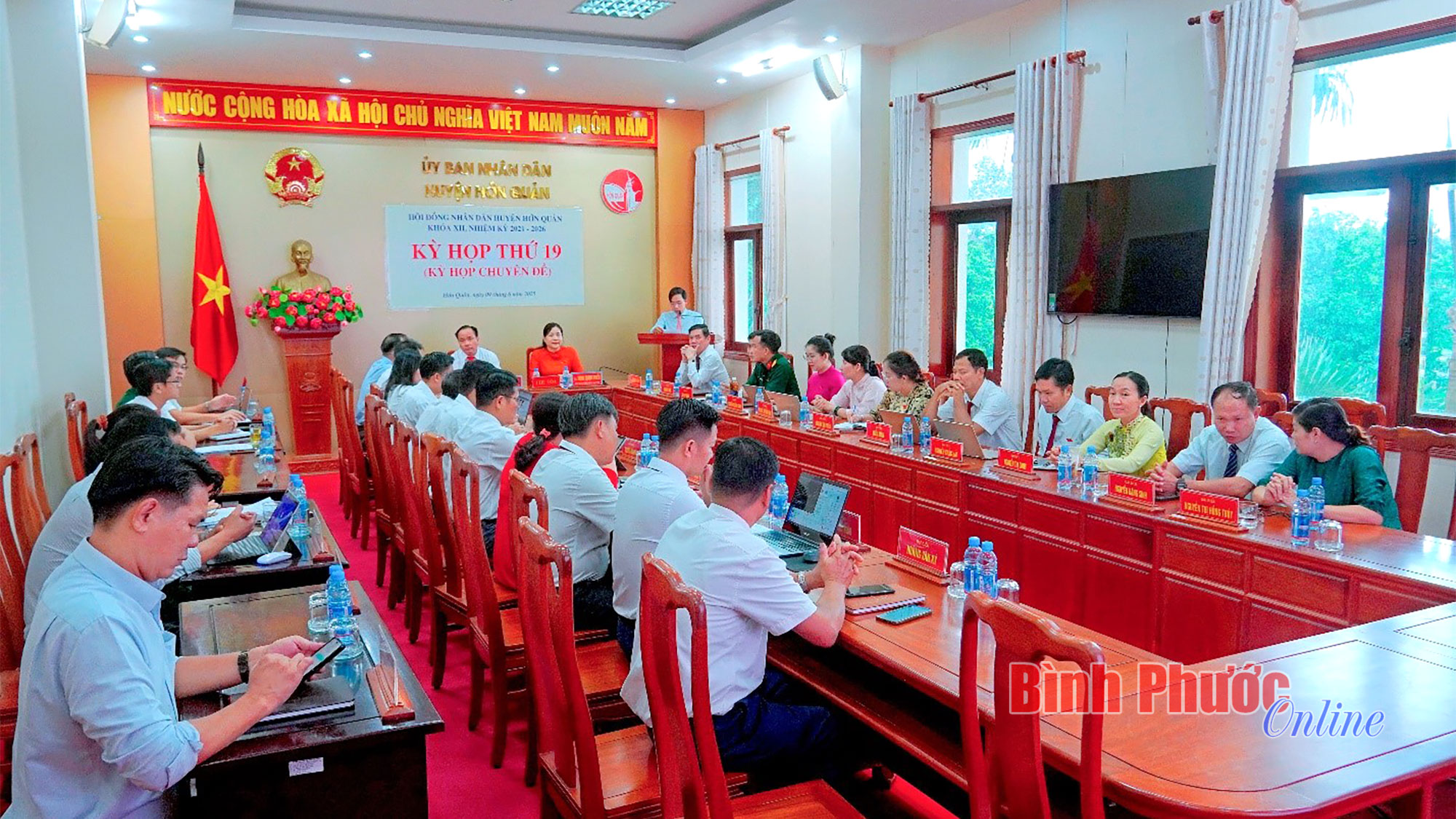 Hớn Quản: Thông qua điều chỉnh dự toán ngân sách và vốn đầu tư công 
