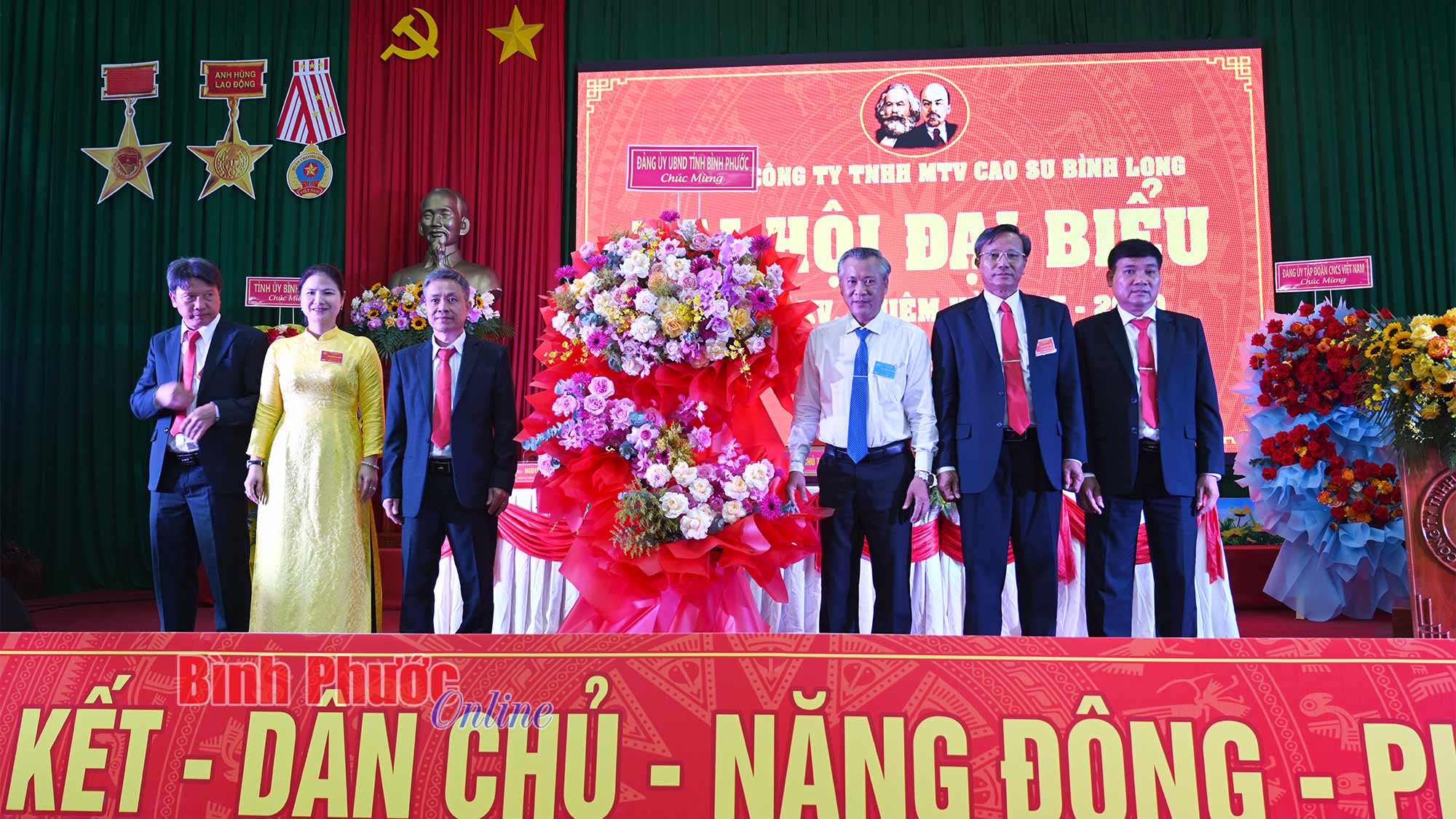Kết hợp hài hòa giữa sản xuất - kinh doanh với trách nhiệm xã hội và bảo vệ môi trường