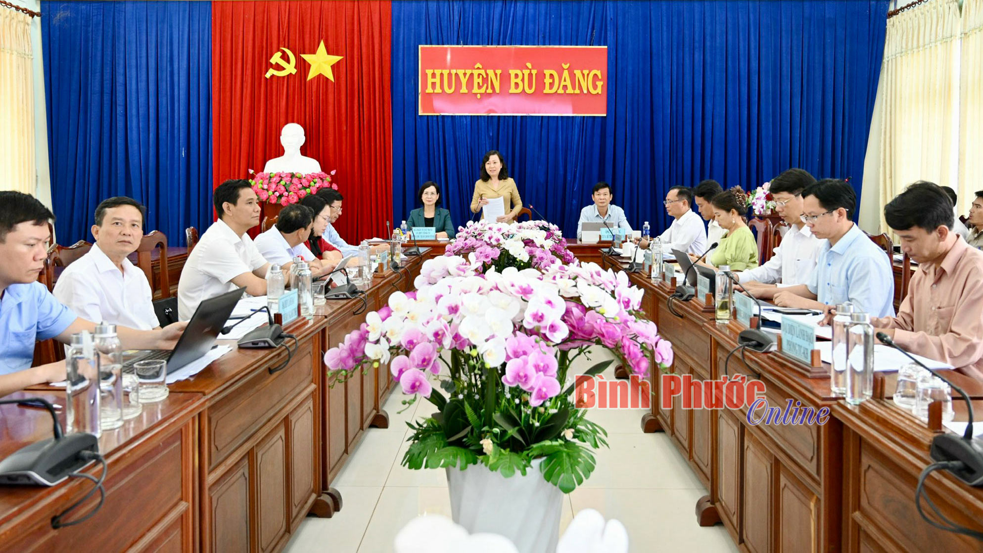 Lãnh đạo tỉnh làm việc với huyện Bù Đăng về chuẩn bị cơ sở làm việc sau hợp nhất xã