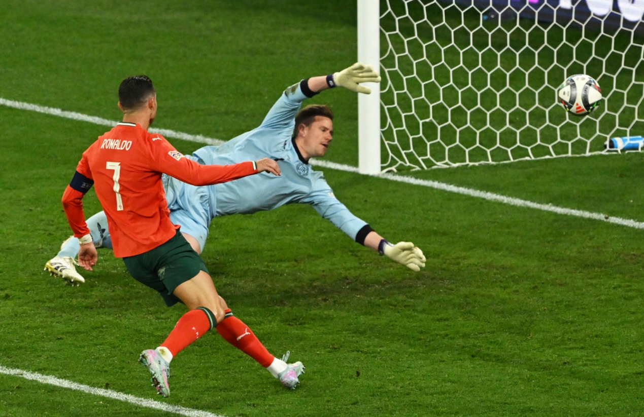 ‘Lão tướng’ Ronaldo lập công, Bồ Đào Nha giành vé vào chung kết Nations League