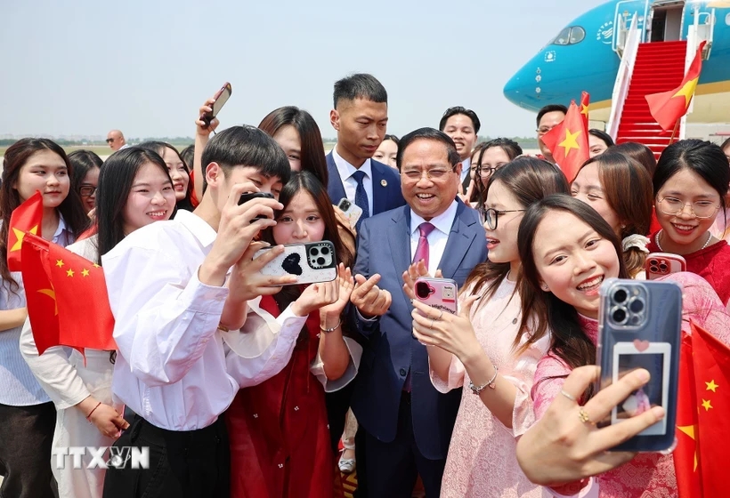 Lưu học sinh Việt Nam tại Trung Quốc vinh dự được đón Thủ tướng Phạm Minh Chính