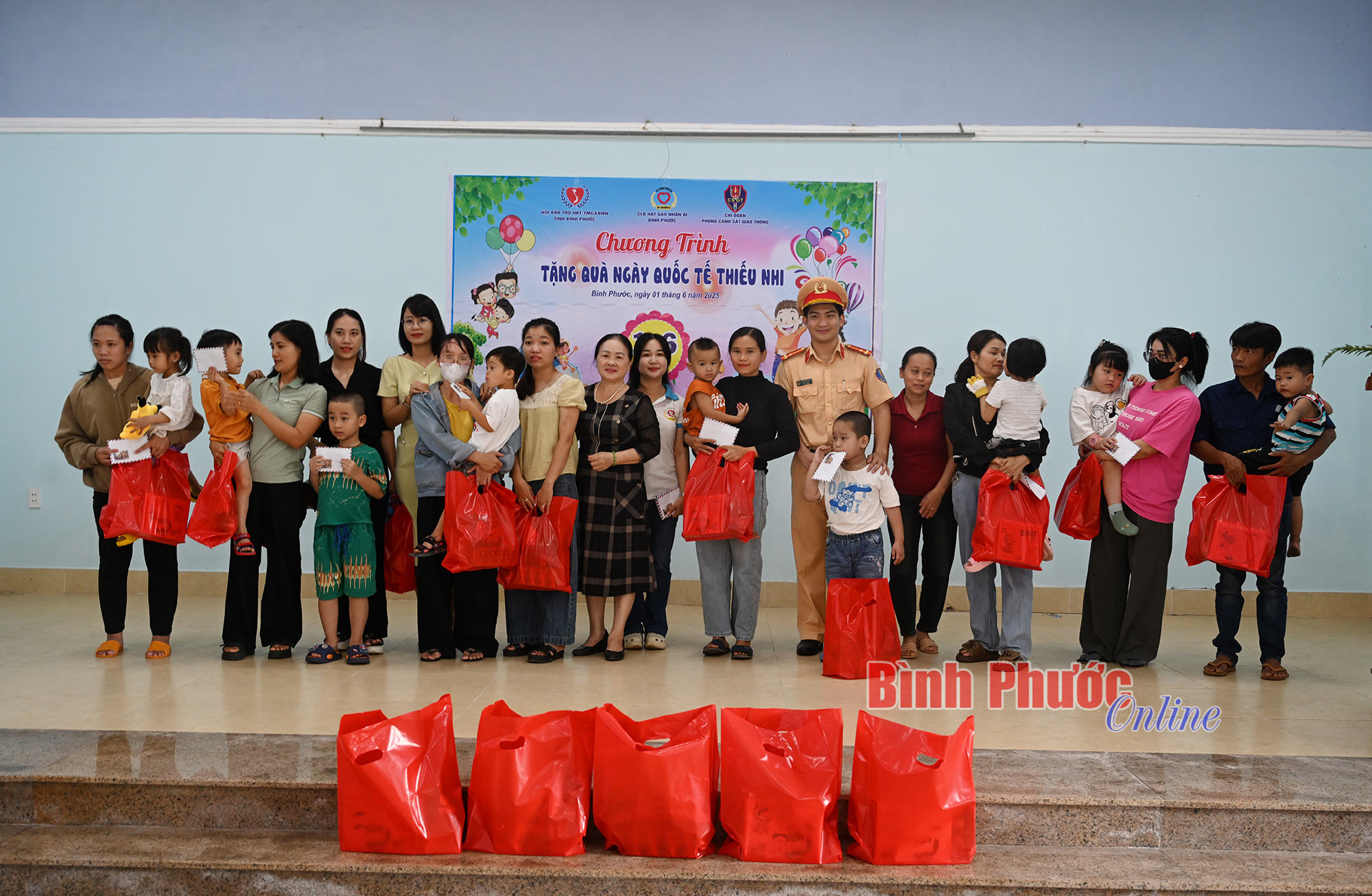 Mang niềm vui đến với trẻ khuyết tật