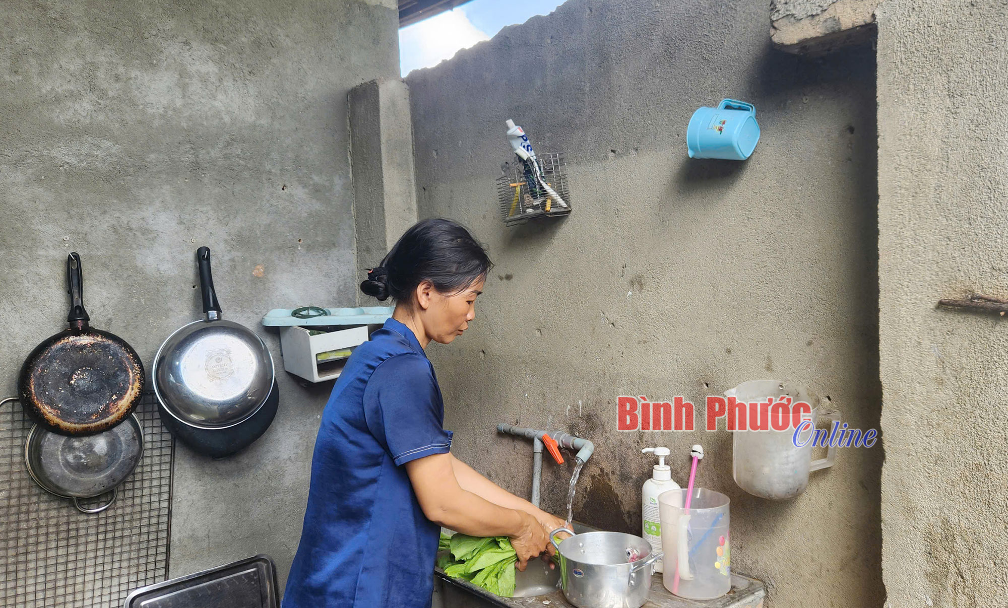 Người phụ nữ bất hạnh "gánh" 4 người con bị bệnh