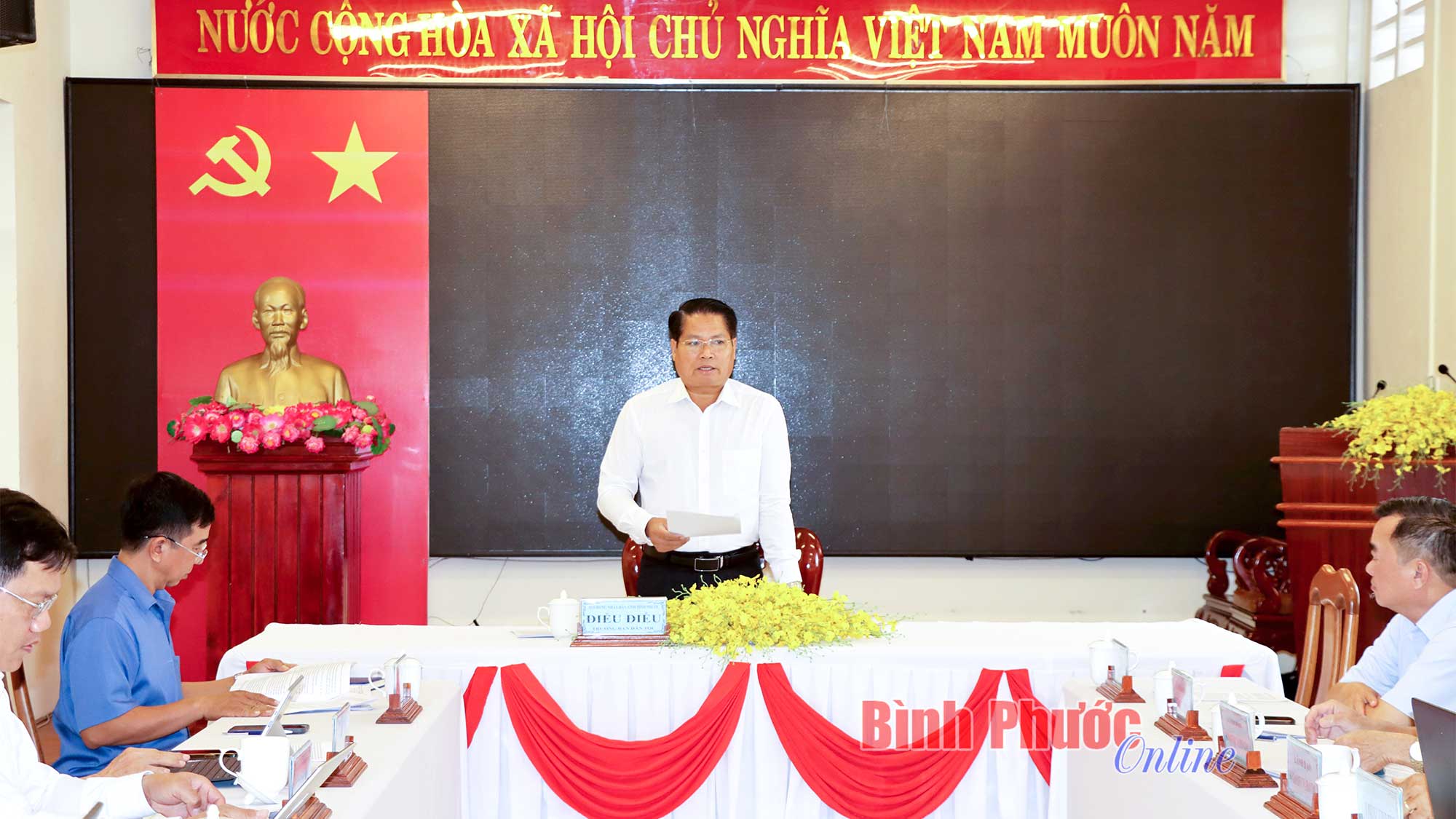 Thông qua báo cáo kết quả giám sát việc phân bổ và sử dụng vốn Chương trình 1719