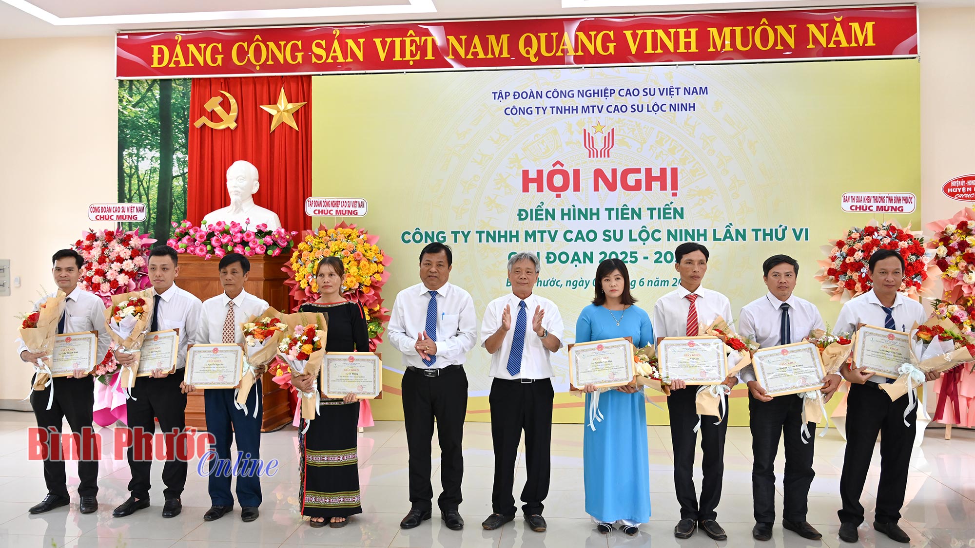 Cao su Lộc Ninh tuyên dương 6 tập thể, 31 cá nhân điển hình giai đoạn 2020-2025