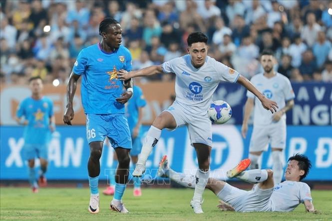 V.League 2024/2025: Thép Xanh Nam Định nâng Cúp vô địch trên sân nhà, Quy Nhơn Bình Định xuống hạng