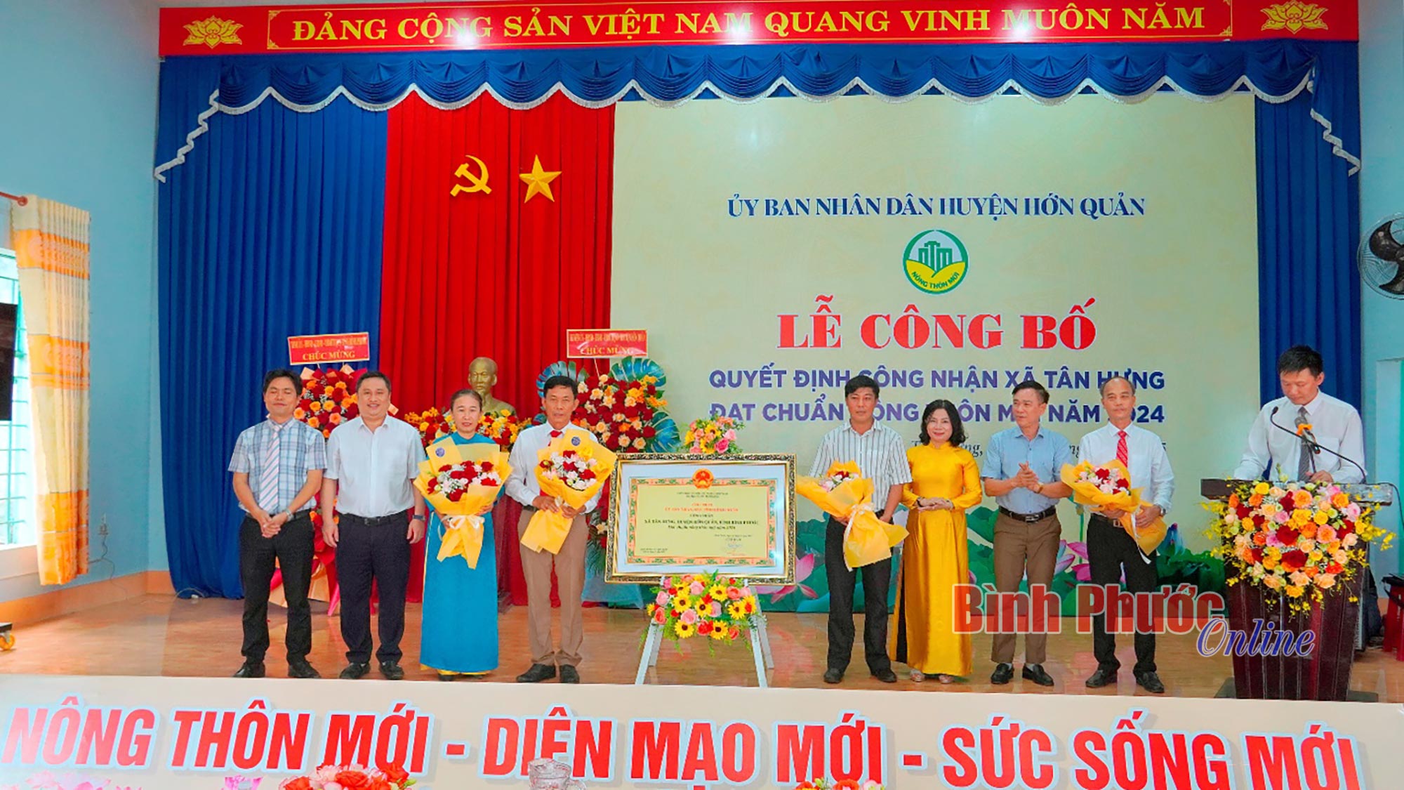 Xã Tân Hưng đạt chuẩn nông thôn mới
