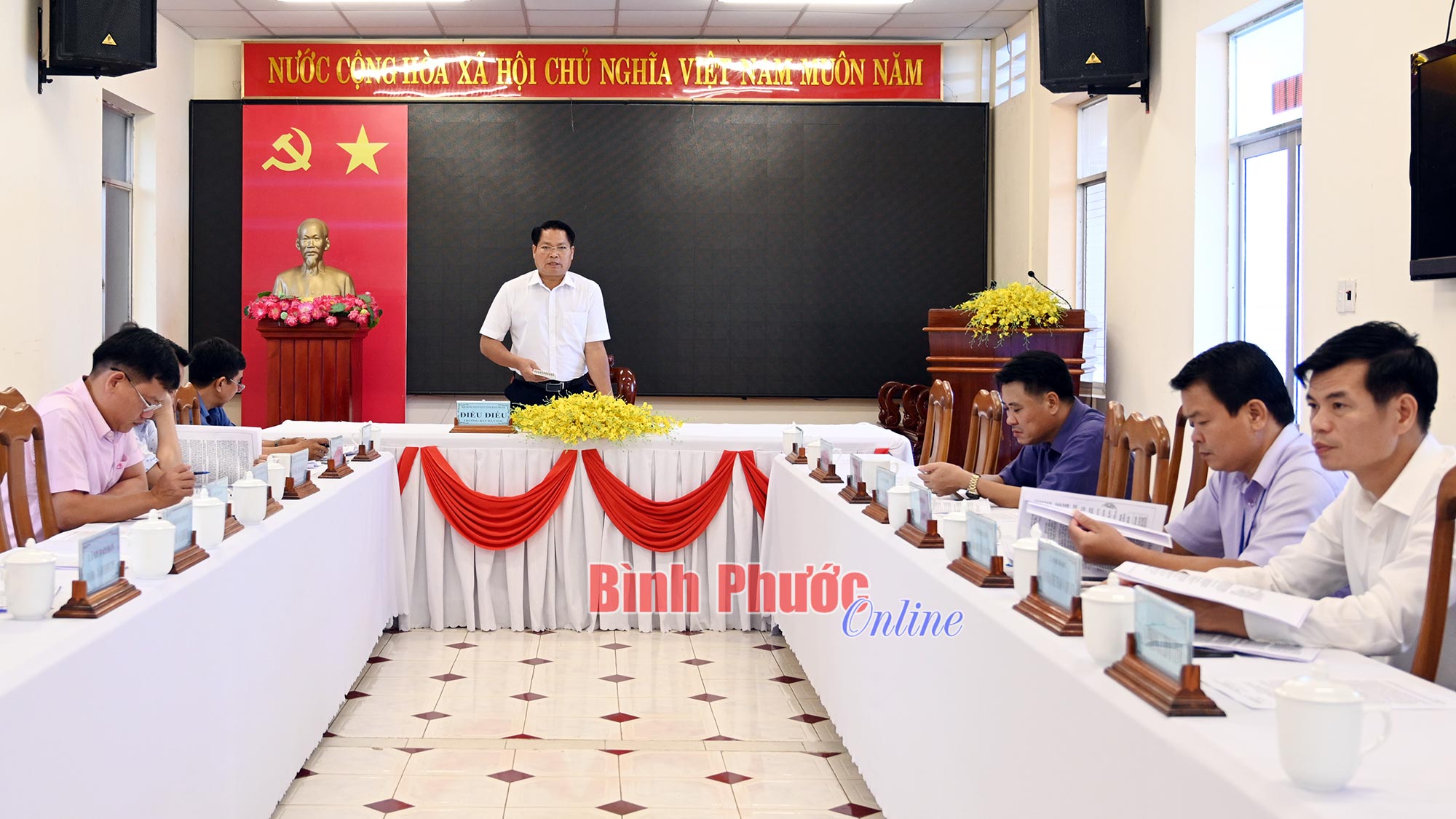 Xem xét báo cáo thẩm tra dự thảo quy định chính sách hỗ trợ học sinh dân tộc thiểu số