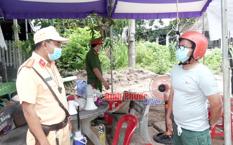 1 trường hợp cố tình phớt lờ không khai báo y tế khi qua Chốt kiểm soát dịch Covid-19