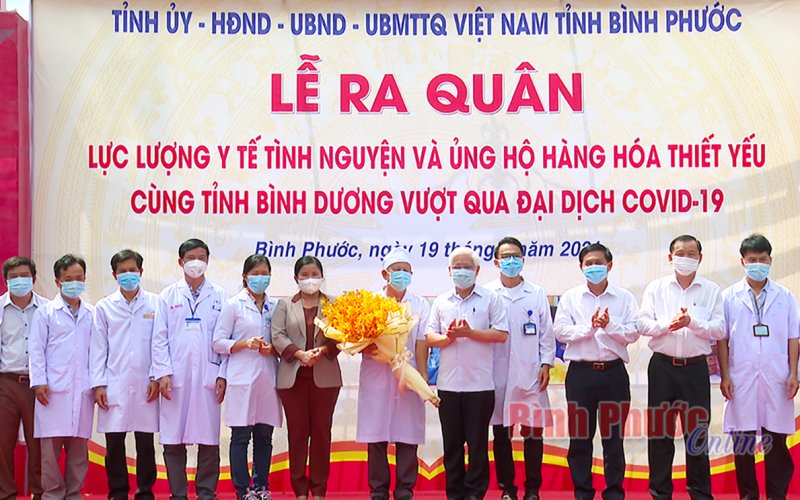 330 bác sĩ, nhân viên y tế lên đường hỗ trợ tỉnh Bình Dương