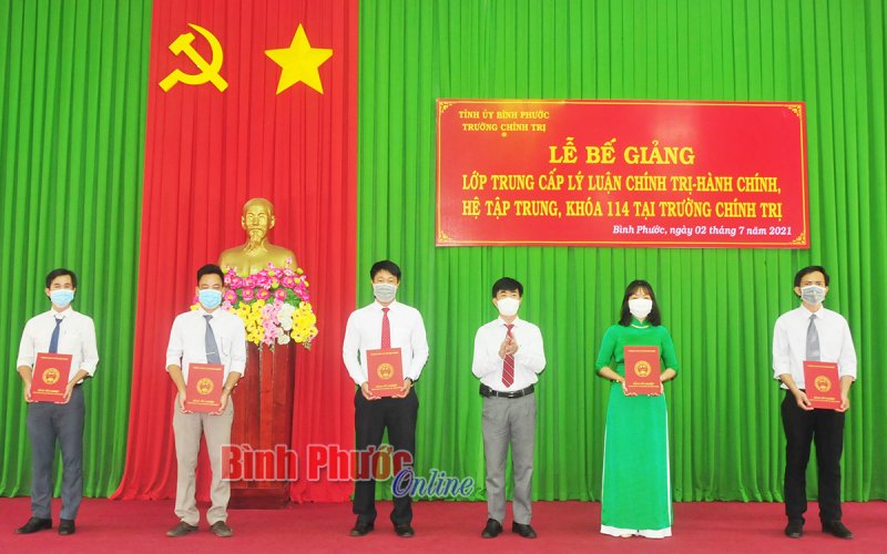 38 học viên tốt nghiệp trung cấp lý luận chính trị - hành chính