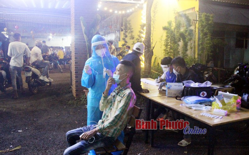 Bất chấp dịch bệnh 53 thanh, thiếu niên tụ tập tổ chức sinh nhật trong quán nhậu 