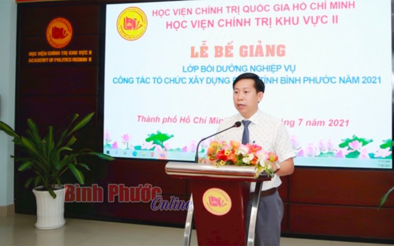 Bế giảng lớp bồi dưỡng nghiệp vụ công tác tổ chức xây dựng Đảng