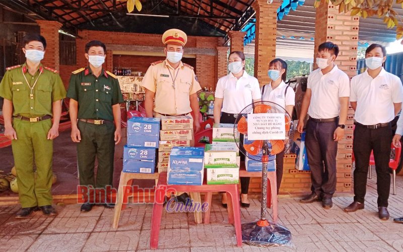 Bù Đăng: Nhiều tập thể, cá nhân chung tay ủng hộ cho công tác phòng, chống dịch