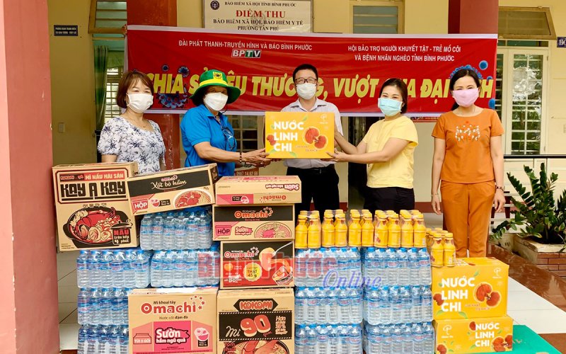 Chia sẻ yêu thương, vượt qua đại dịch Covid-19