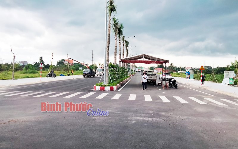 Chơn Thành bố trí bãi tập kết hàng hóa để phòng dịch tại các chợ