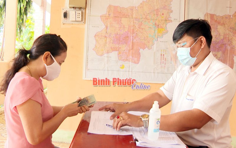 Chơn Thành: Chi hỗ trợ cho lao động tự do, người bán vé số bị ảnh hưởng do dịch Covid-19