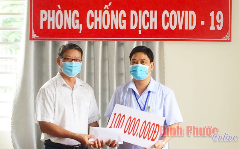 Chơn Thành tiếp nhận gần 4,4 tỷ đồng ủng hộ Quỹ vắc xin và phòng chống dịch Covid-19
