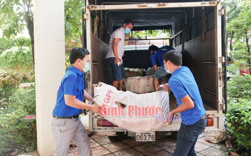 “Chuyến xe nghĩa tình” thứ 4 của tuổi trẻ Bình Phước hướng về tâm dịch