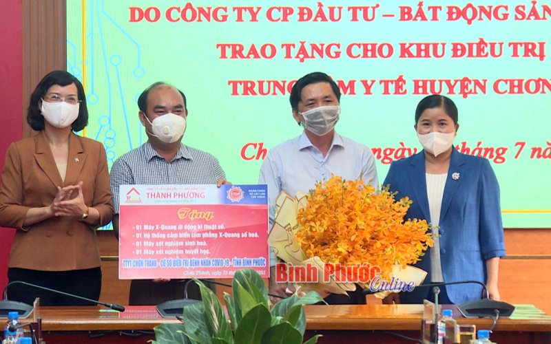 Công ty Thành Phương tặng thiết bị y tế điều trị Covid-19