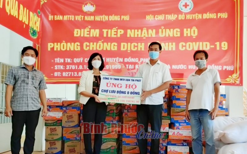 Công ty Vạn Tín Phát hỗ trợ Đồng Phú 50 triệu đồng công tác phòng, chống dịch