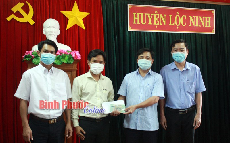 Công ty Vạn Tín Phát hỗ trợ 100 triệu đồng phòng, chống dịch