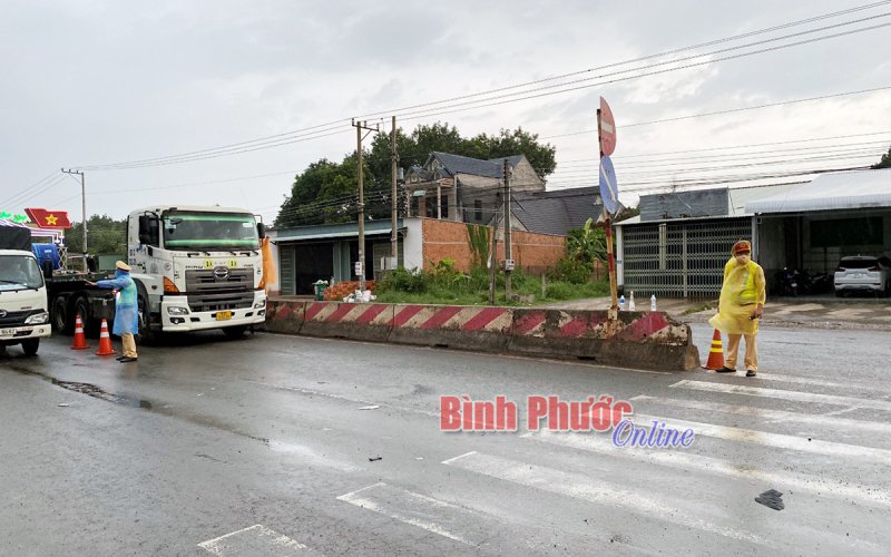 Đã thông xe tại chốt kiểm soát Covid-19 Tân Lập