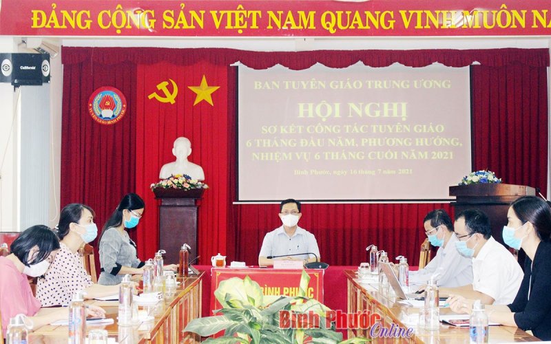 Đẩy mạnh tuyên truyền phòng, chống dịch gắn với thực hiện nghị quyết đại hội Đảng các cấp