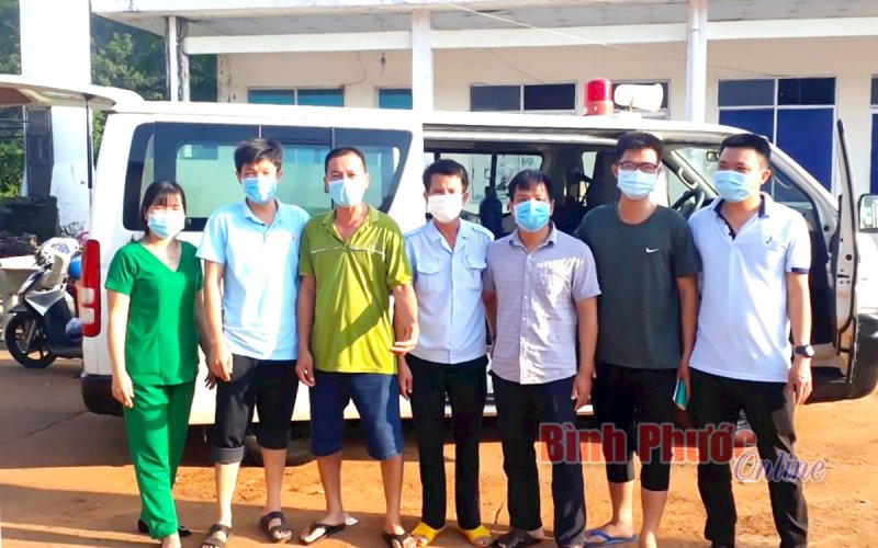 Đoàn y, bác sĩ huyện Bù Đốp lên đường hỗ trợ Lộc Ninh phòng, chống dịch