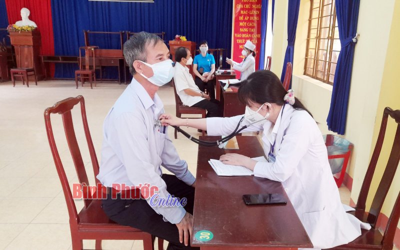 Đồng Phú tiêm mũi 2 đợt 1 và mũi 1 đợt 3 vắc-xin phòng Covid-19