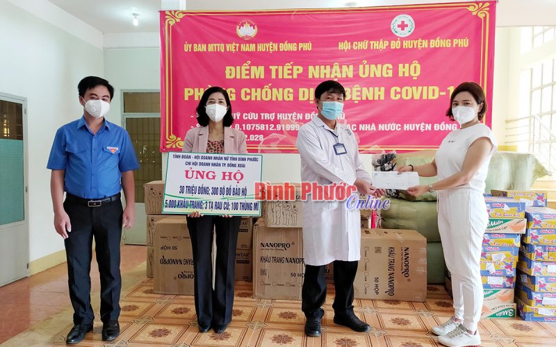 Đồng Phú tiếp nhận kinh phí, hàng hóa hỗ trợ phòng, chống dịch 