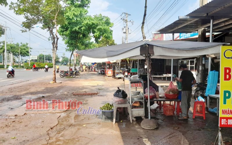 Đồng Phú xét nghiệm Covid-19 cho tiểu thương, người bán hàng rong trước khu công nghiệp 