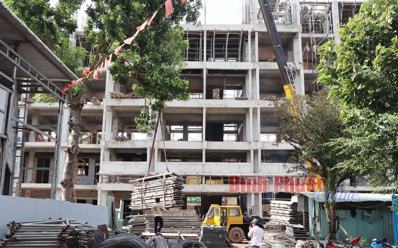 Đồng Xoài phát hiện một công trình tập trung gần 80 lao động đang thi công