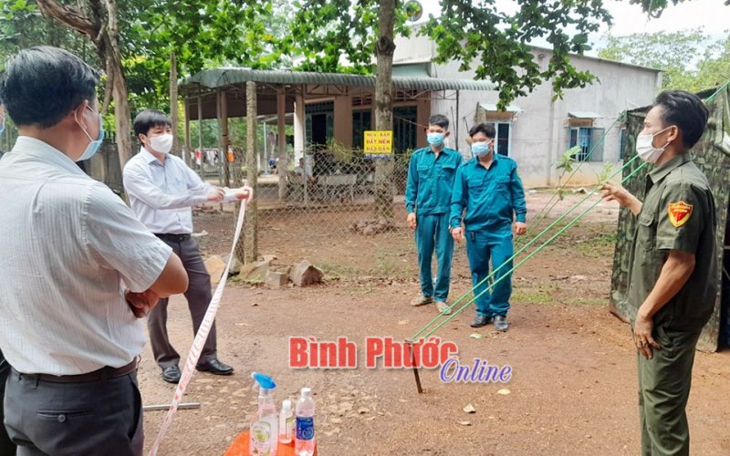 Dừng hoạt động thu mua, cạo mủ của các hộ cao su tiểu điền tại 3 xã của huyện Đồng Phú