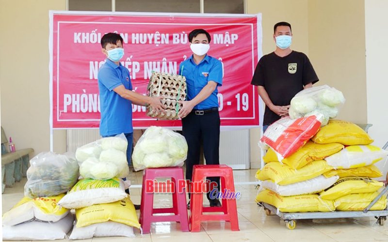 Gần 116 triệu đồng trao tặng các lực lượng phòng, chống dịch Covid-19