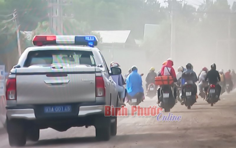 Hàng ngàn người đổ về các tỉnh Tây Nguyên qua chốt ĐT.741