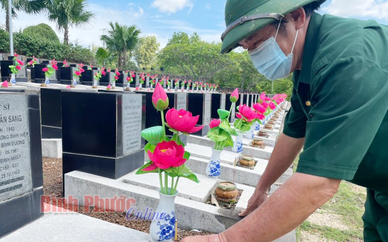 Hạnh phúc khi được “canh giấc” cho các anh hùng, liệt sĩ